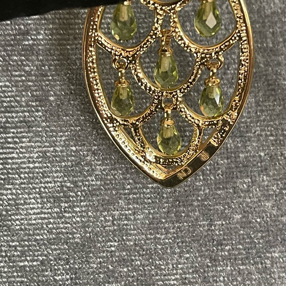 PL Padma Lakshmi Owl Gold Tone Peridot Briolette Drop Pierced Earrings - NWOT - Picture 4 of 5